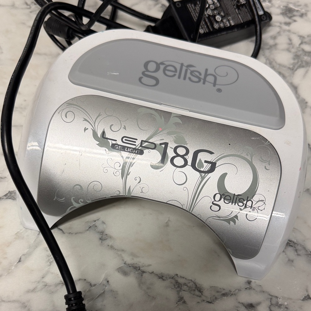 Gelish LED 18G Nail Lamp in White and Silver